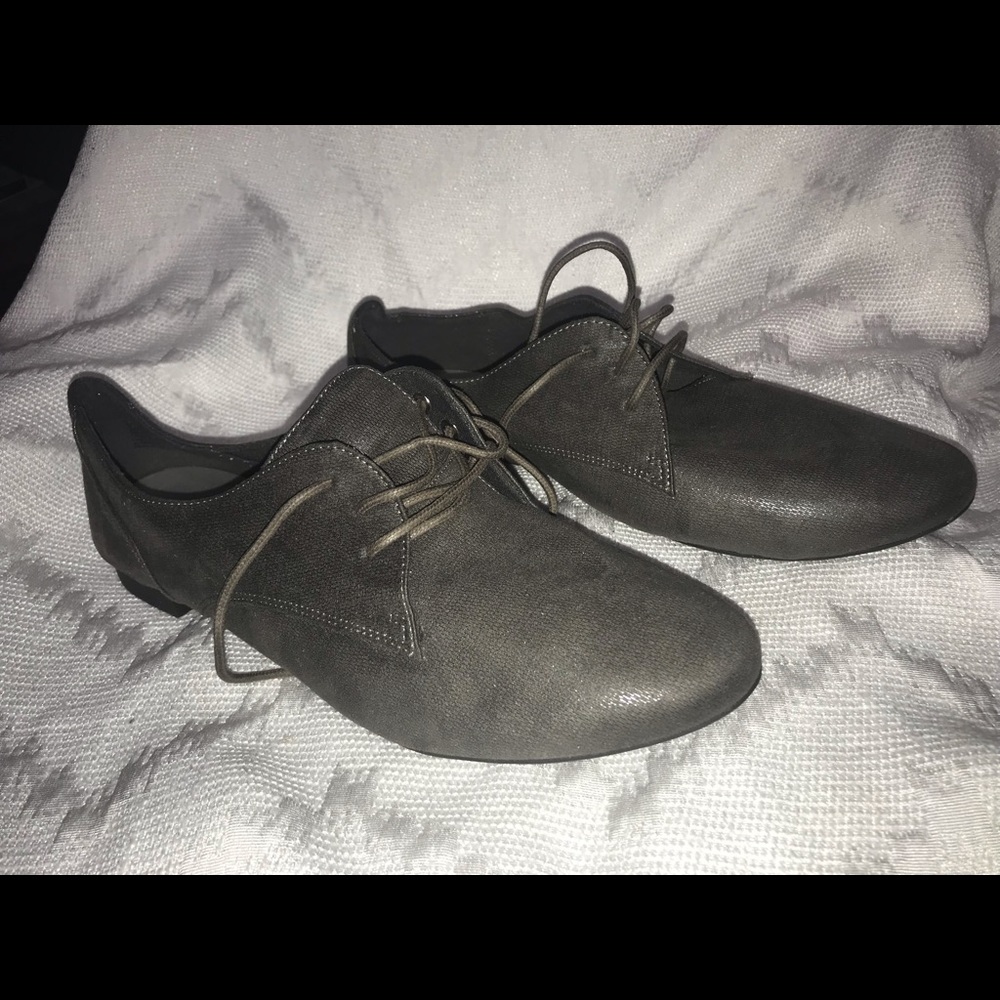 Shiny Gray Oxford shoes By Lower East Side Payless size 12